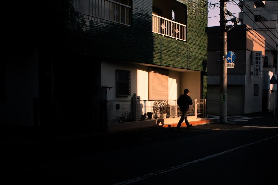 生意公司撤销重视赵露思 冷暴力回应引争议